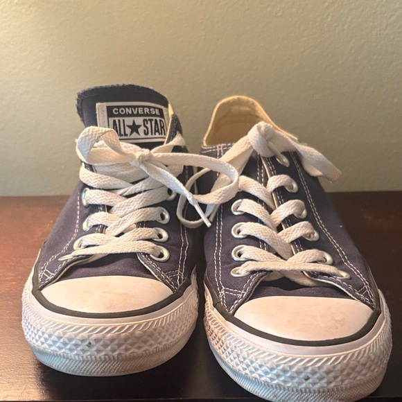 Converse women’s navy blue classic sneakers - Picture 1 of 1